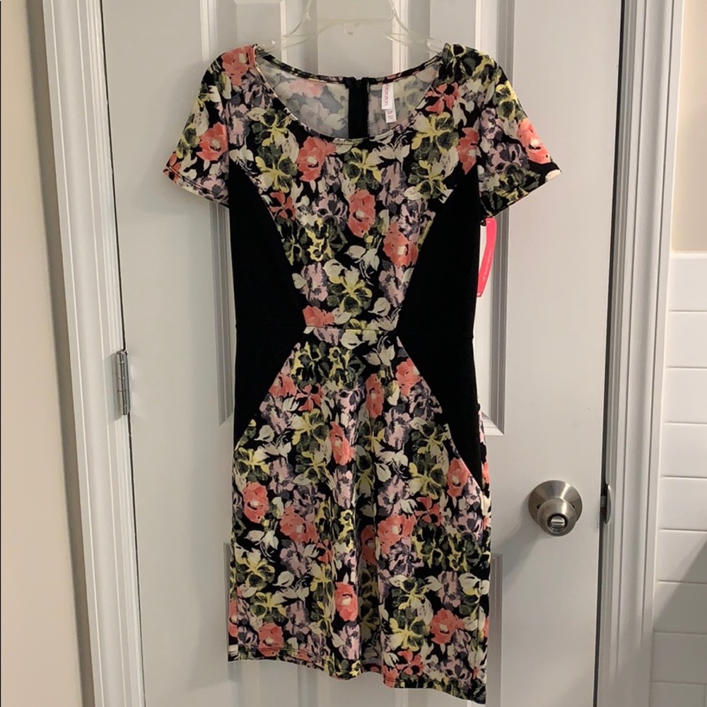 Short sleeve floral dress